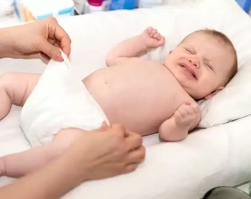 تفسير رؤية بول الطفل الرضيع 