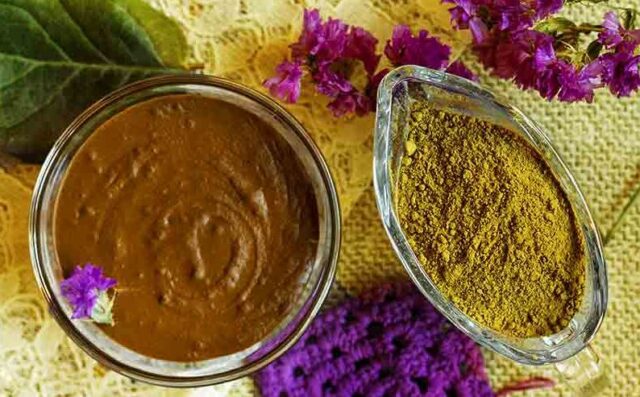 طريقة عمل الحنة الحمراء للشعر الأبيض