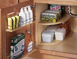 استخدام أرفف تخزين تحت الحوض