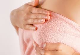 اسباب تغير لون حلمة الثدي