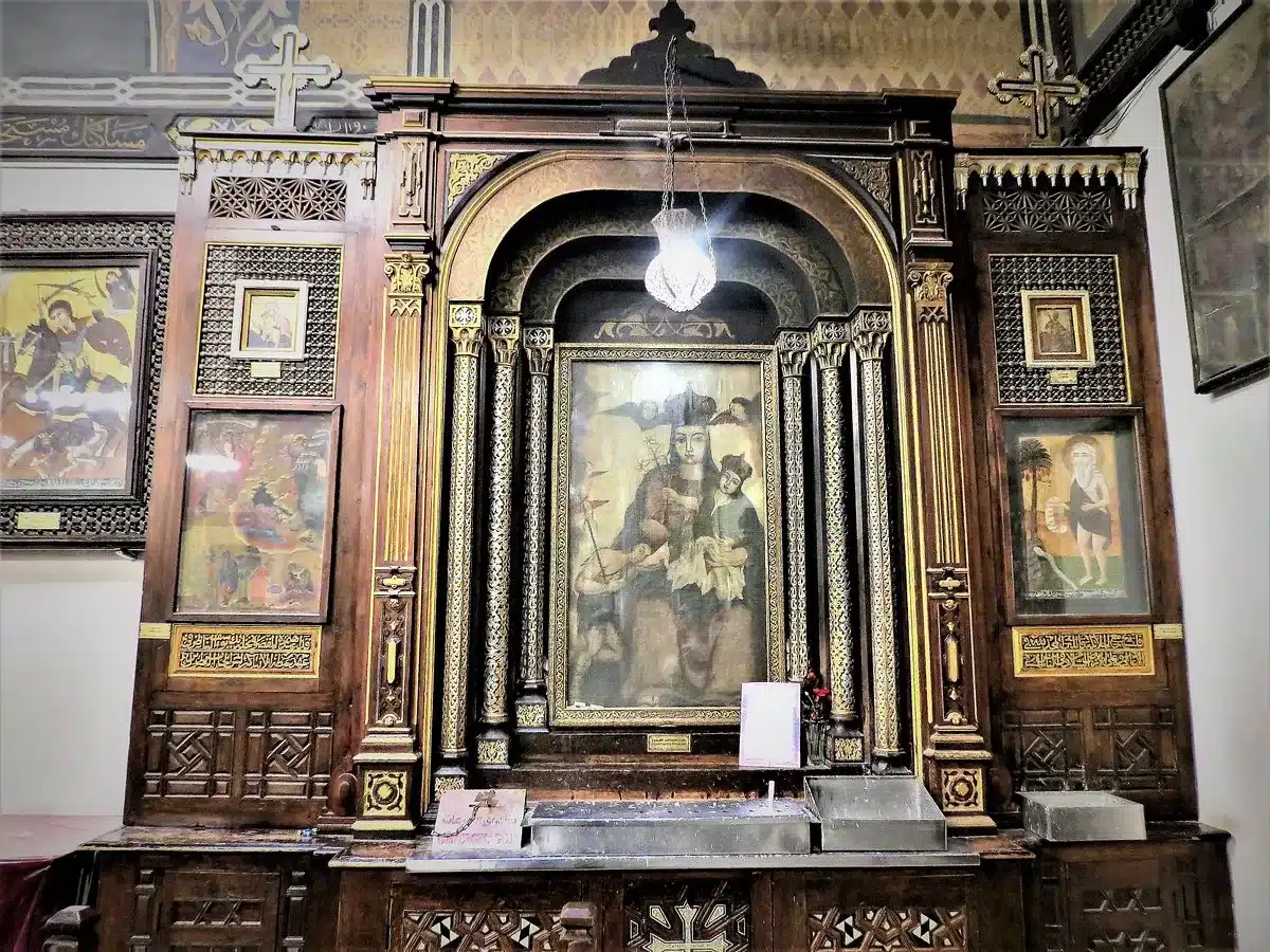 الكنيسه المعلقة من الداخل 22 jpg