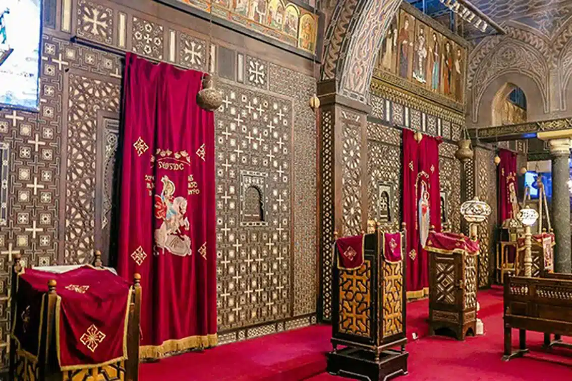 الكنيسه المعلقة من الداخل jpg