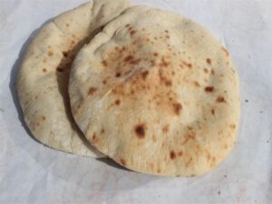 العيش في المنام