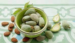 القيمة الغذائية في اللوز الاخضر