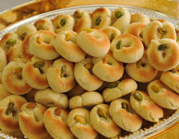 غريبة منال العالم