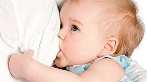 فوائد لبن السرسوب للطفل الرضيع