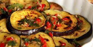 طريقة عمل الباذنجان بالطماطم والثوم