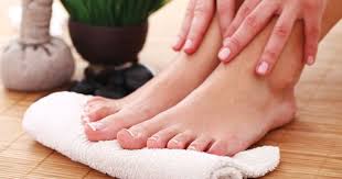 هل الدوالي تسبب ألم في الرجل