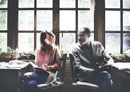 ممارسة اللغة مع من هم أفضل منك