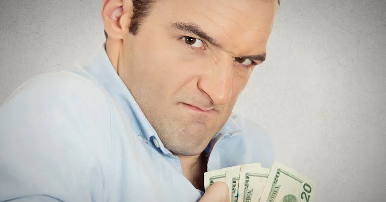 معاملة الزوج البخيل