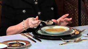 اتيكيت تناول الطعام