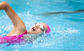 تفسير السباحة في الحلم للفتاة العزباء